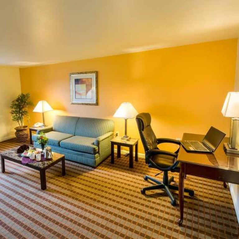 The Inn At Reading Hotel & Conference Center Экстерьер фото