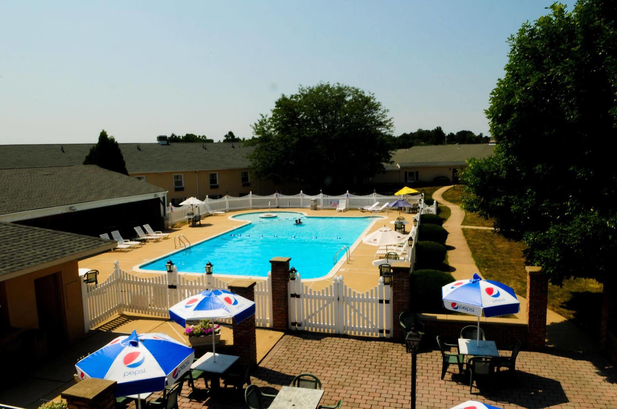 The Inn At Reading Hotel & Conference Center Экстерьер фото